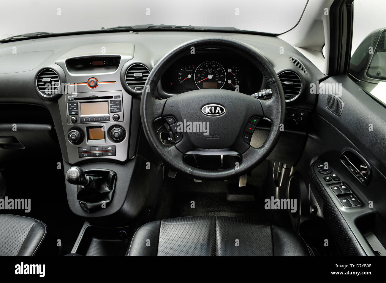 2012 Kia Carens 3 CDRi Stock Photo Alamy