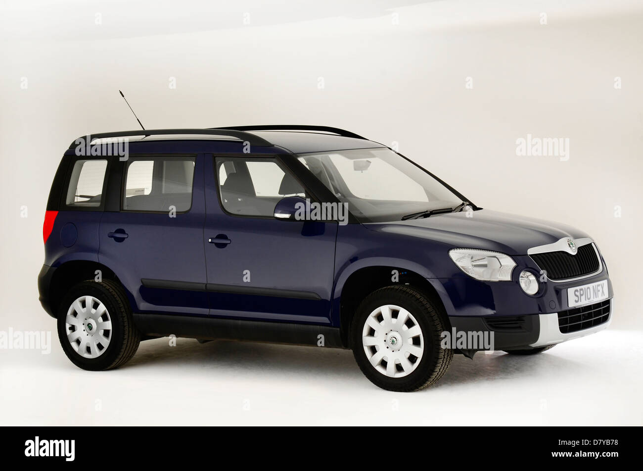 Blue skoda hi-res stock photography and images - Alamy