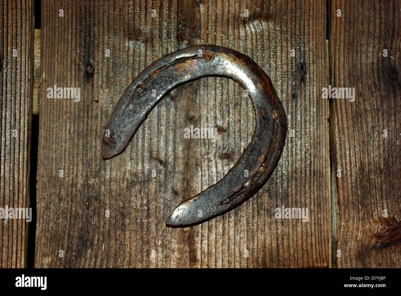 How to hang a horseshoe over the door so that it brings happiness How to hang a horseshoe over the door so that it brings happiness