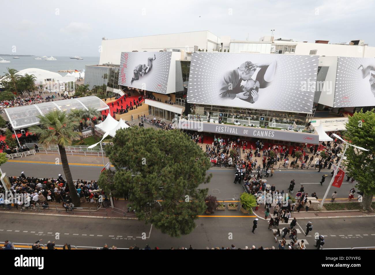 Cannes, France, 15 May 2013. Atmosphere during the premiere of "The Great Gatsby" at the 66th International Cannes Film Festival at Palais des Festivals in Cannes, France, on 15 May 2013. Photo: Hubert Boesl/DPA/Alamy Live News Stock Photo
