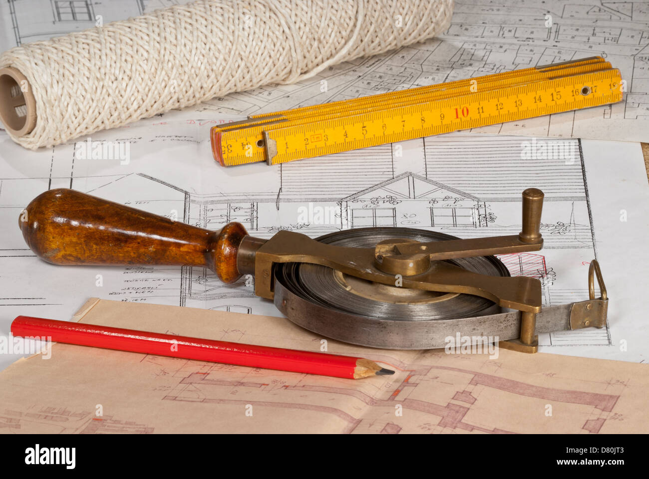 String paper measure hi-res stock photography and images - Alamy