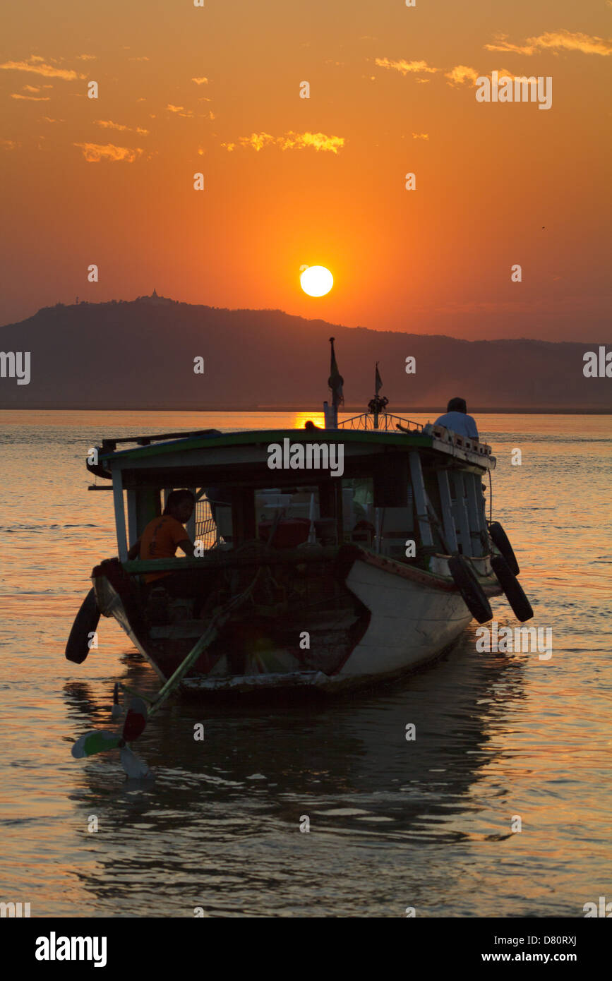 Sunset over the Irrawaddy River at Mandalay, Myanmar 8 Stock Photo