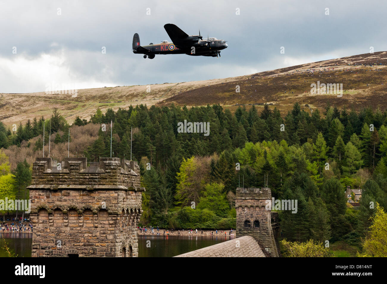 The Lancaster Bomber of the Battle of Britain Memorial Flight flies low over the Derwent reservoir dam, commemorating the 70th anniversary of the raid by 617 ‘Dambusters’ on the night 16-17 May 1943. Stock Photo