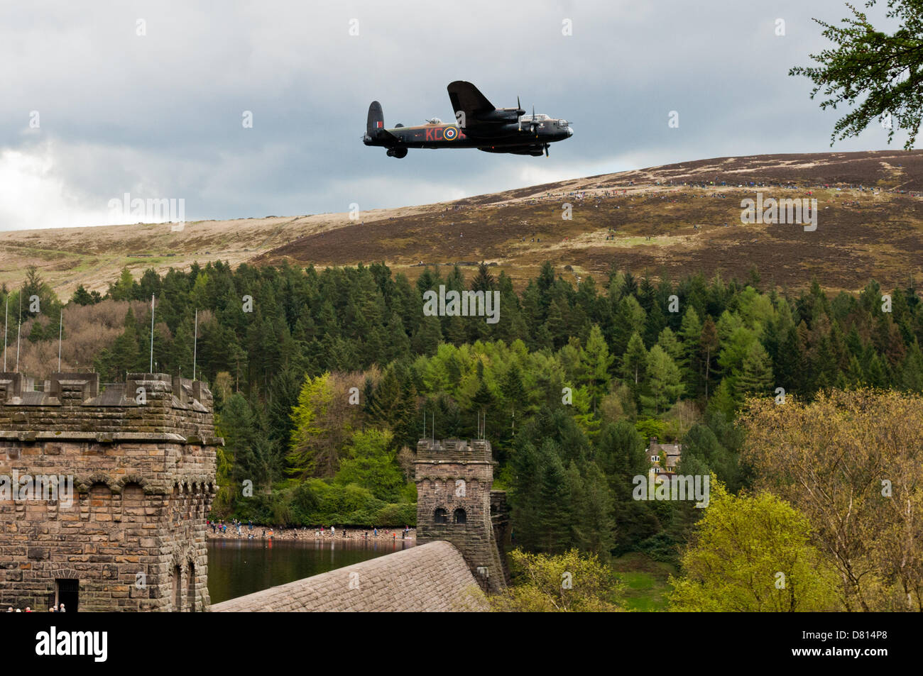 The Lancaster Bomber of the Battle of Britain Memorial Flight flies low over the Derwent reservoir dam, commemorating the 70th anniversary of the raid by 617 ‘Dambusters’ on the night 16-17 May 1943. Stock Photo