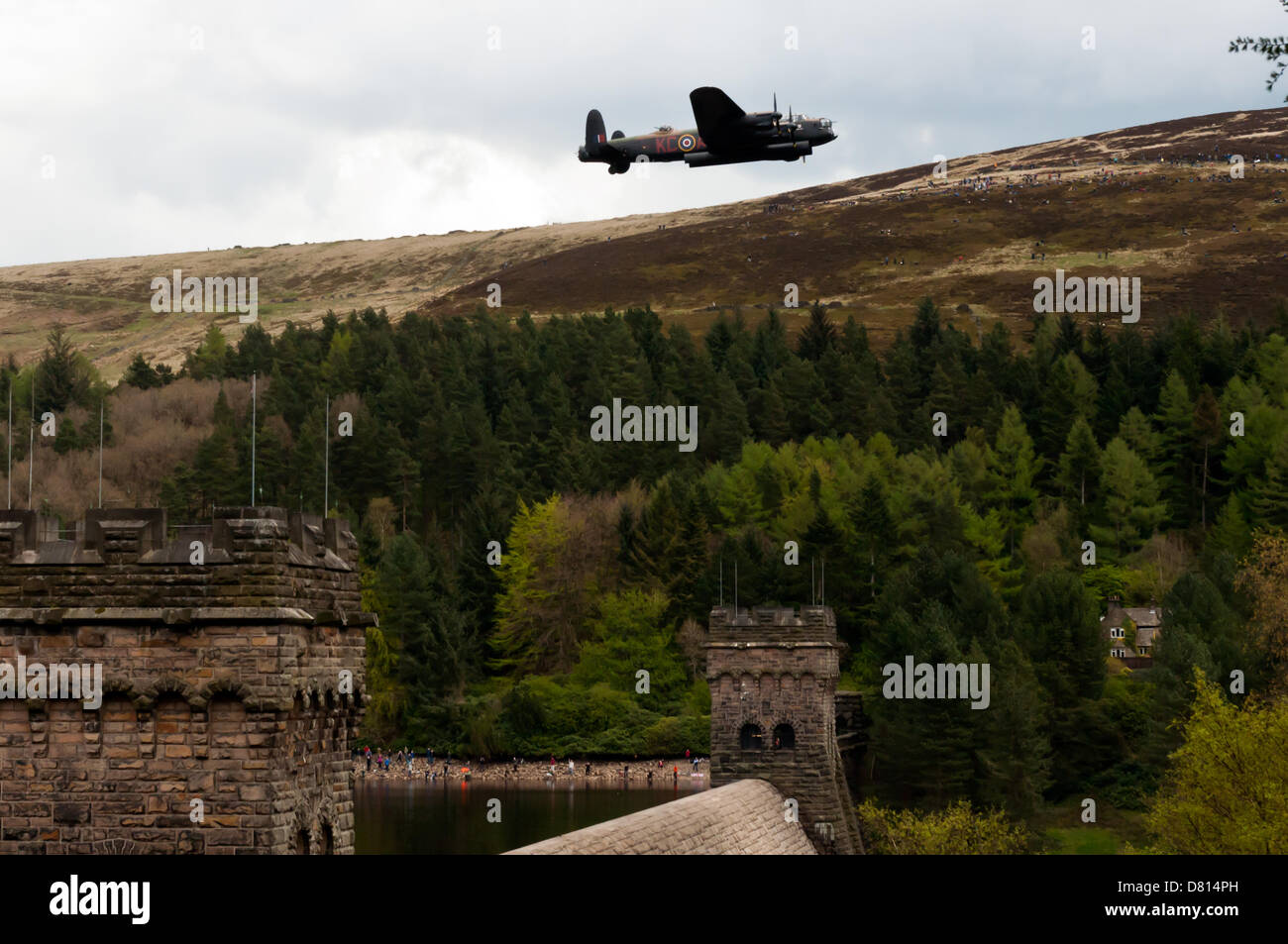 The Lancaster Bomber of the Battle of Britain Memorial Flight flies low over the Derwent reservoir dam, commemorating the 70th anniversary of the raid by 617 ‘Dambusters’ Squadron on the night 16-17 May 1943. Stock Photo
