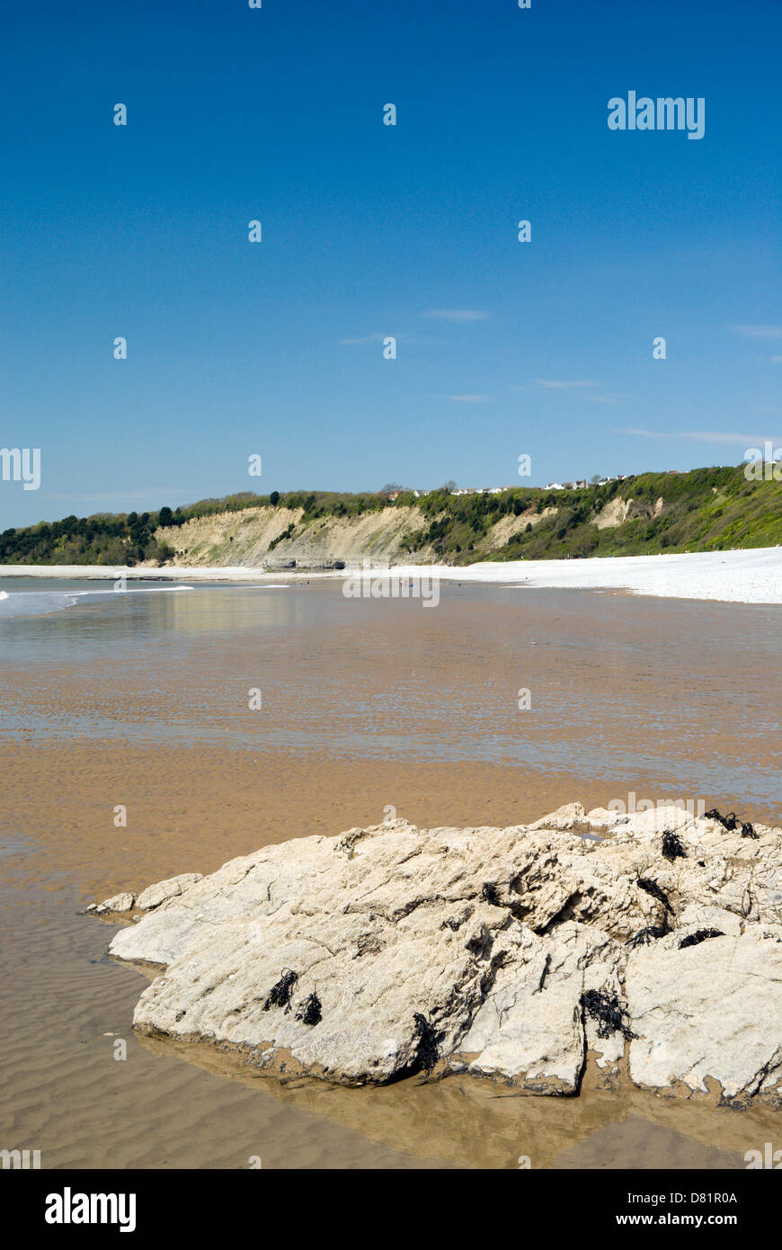 cold knap beach looking towards porthkerry, barry, vale of glamoergan, south wales, uk. Stock Photo