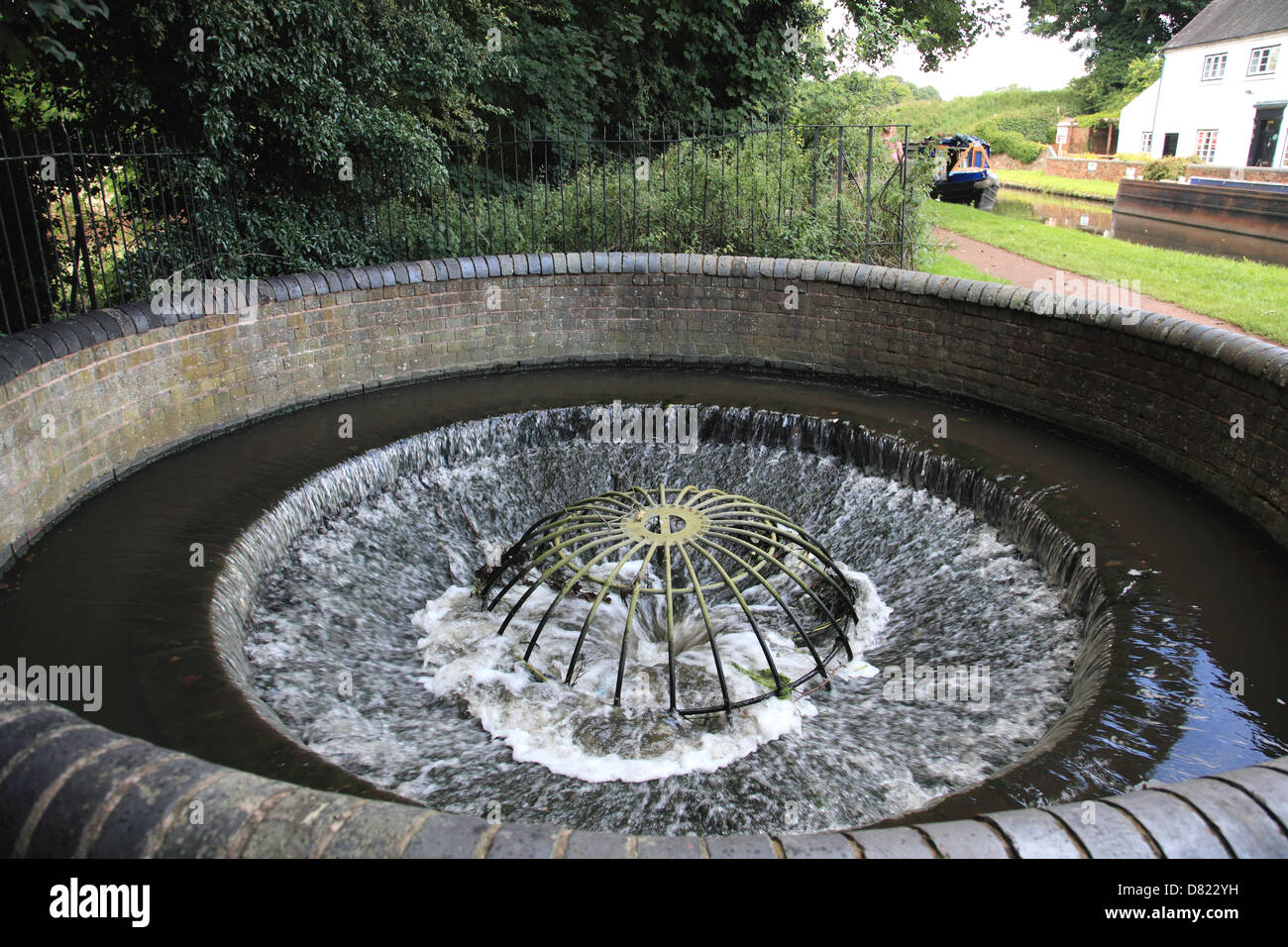 Circular weir spill on the Staffordshire and Worcestershire Canal at Stewponey Lock, Stourton, Worcestershire Stock Photo