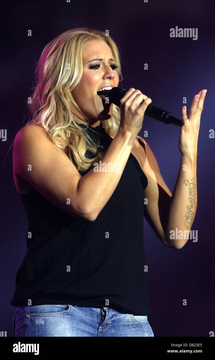 Natalie horler cascada performing live hi-res stock photography and ...