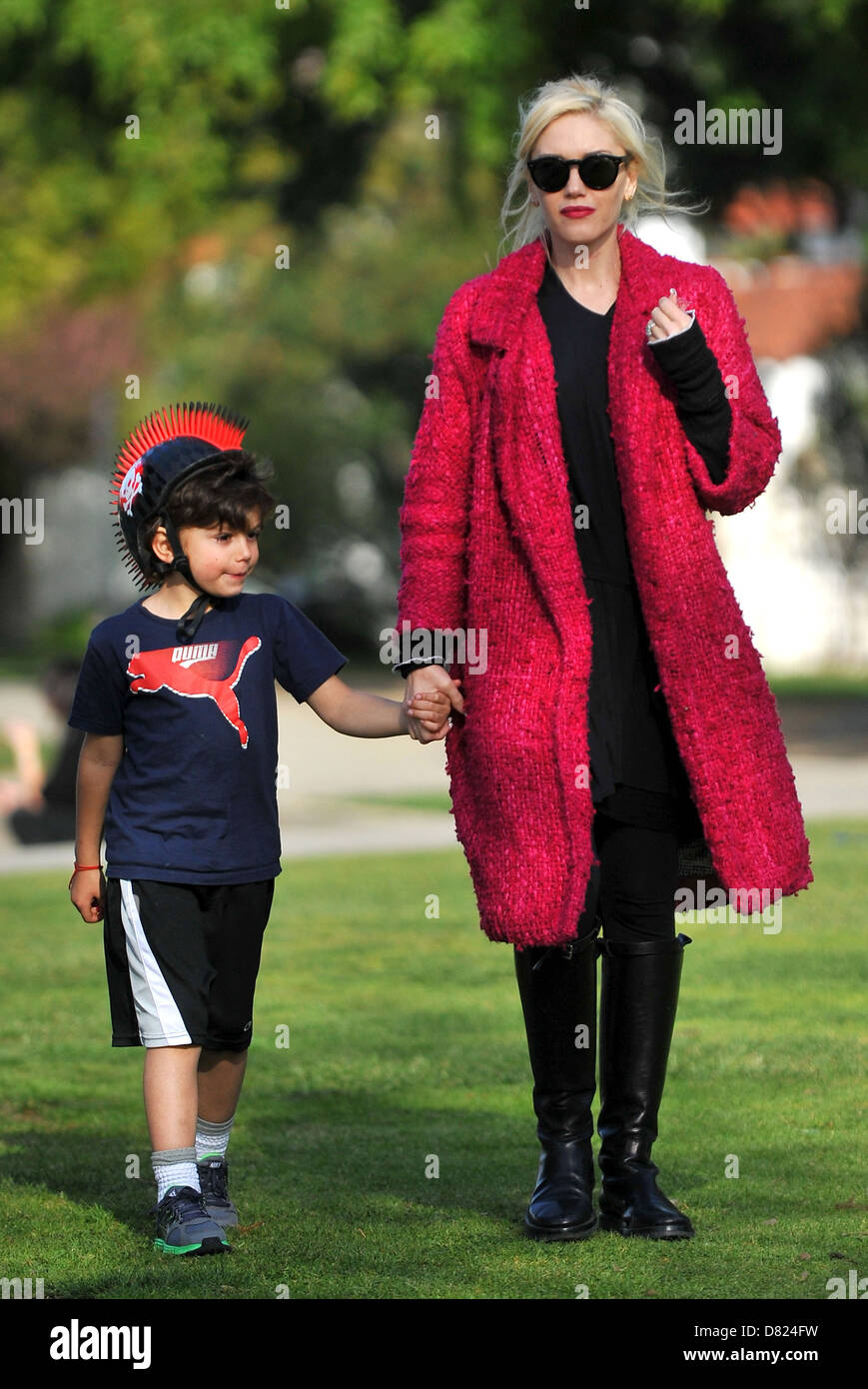 Gwen Stefani and her son Kingston Rossdale spend the day at a party in Santa Monica park Los Angeles, California - 18.02.12 Stock Photo