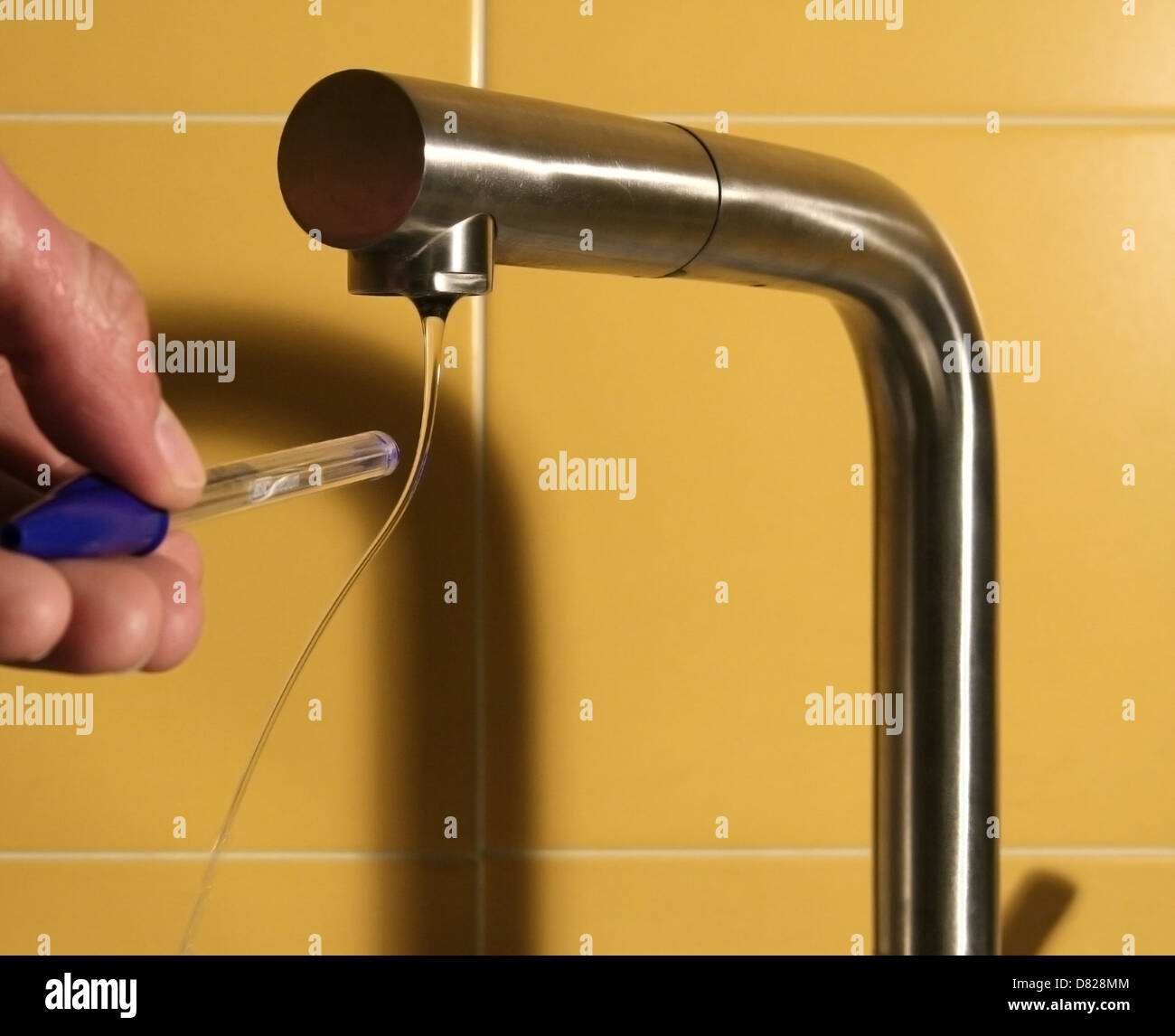 2019 year - How to Bend Water with Static Electricity 2019 year