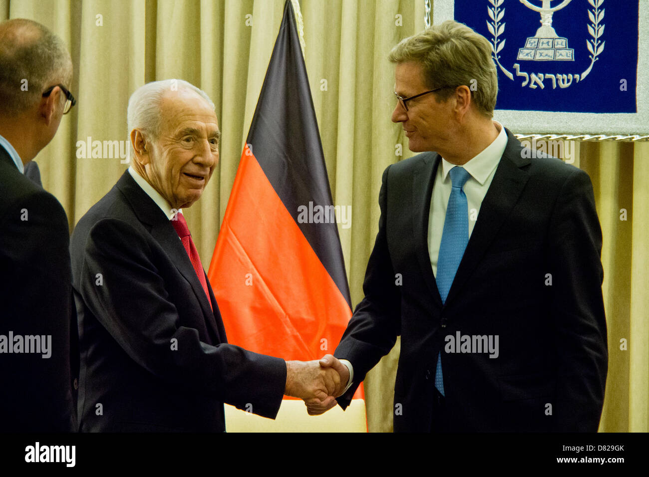 Jerusalem, Israel. 17th May 2013. Israeli President Shimon Peres (L) shakes hands with Minister of Foreign Affairs of the Federal Republic of Germany, Guido Westerwelle (R), at the onset of a diplomatic work meeting at the Presidents' Residence. Jerusalem, Israel. 17-May-2013.  Israeli President Shimon Peres hosts Minister of Foreign Affairs of the Federal Republic of Germany, Guido Westerwelle, for a diplomatic work meeting at the Presidents' Residence. Credit:  Nir Alon / Alamy Live News Stock Photo