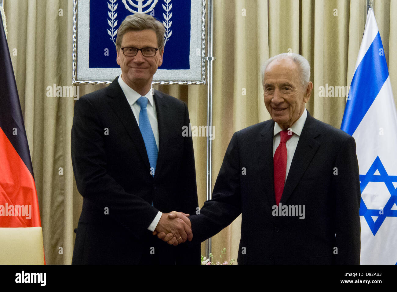 Jerusalem, Israel. 17th May 2013. Israeli President Shimon Peres (R) shakes hands with Minister of Foreign Affairs of the Federal Republic of Germany, Guido Westerwelle (L), at the onset of a diplomatic work meeting at the Presidents' Residence. Jerusalem, Israel. 17-May-2013. Israeli President Shimon Peres hosts Minister of Foreign Affairs of the Federal Republic of Germany, Guido Westerwelle, for a diplomatic work meeting at the Presidents' Residence. Credit: Nir Alon / Alamy Live News Stock Photo