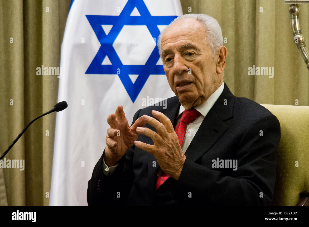 Jerusalem, Israel. 17th May 2013. Israeli President Shimon Peres welcomes German FM Westerwelle to Israel and makes a statement on central issues in the region, strengthening cooperation between the countries and expresses support for US Kerry's peace initiative. Jerusalem, Israel. 17-May-2013.  Israeli President Shimon Peres hosts Minister of Foreign Affairs of the Federal Republic of Germany, Guido Westerwelle, for a diplomatic work meeting at the Presidents' Residence. Credit:  Nir Alon / Alamy Live News Stock Photo