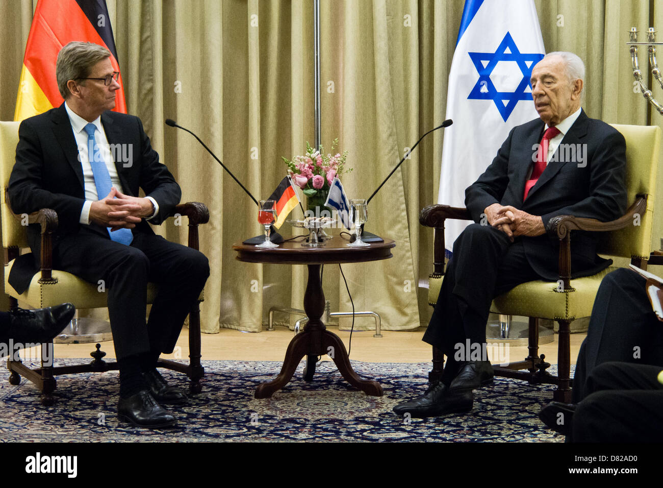 Jerusalem, Israel. 17th May 2013. President Shimon Peres (R) hosts German FM, Guido Westerwelle (L), for a diplomatic work meeting at the Presidents' Residence. During the meeting the two discuss central issues in the region and strengthening cooperation between the countries. Jerusalem, Israel. 17-May-2013.  Israeli President Shimon Peres hosts Minister of Foreign Affairs of the Federal Republic of Germany, Guido Westerwelle, for a diplomatic work meeting at the Presidents' Residence. Credit:  Nir Alon / Alamy Live News Stock Photo