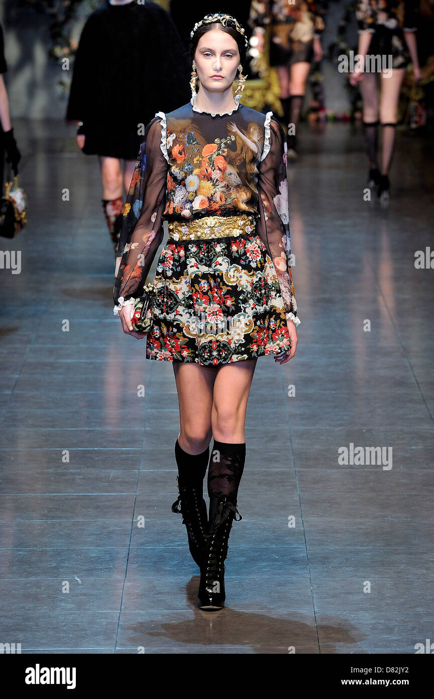 Model Fashion Week Autumn/Winter 2012 - Dolce & Gabbana - Catwalk Milan,  Italy - 26.02.12 Stock Photo - Alamy