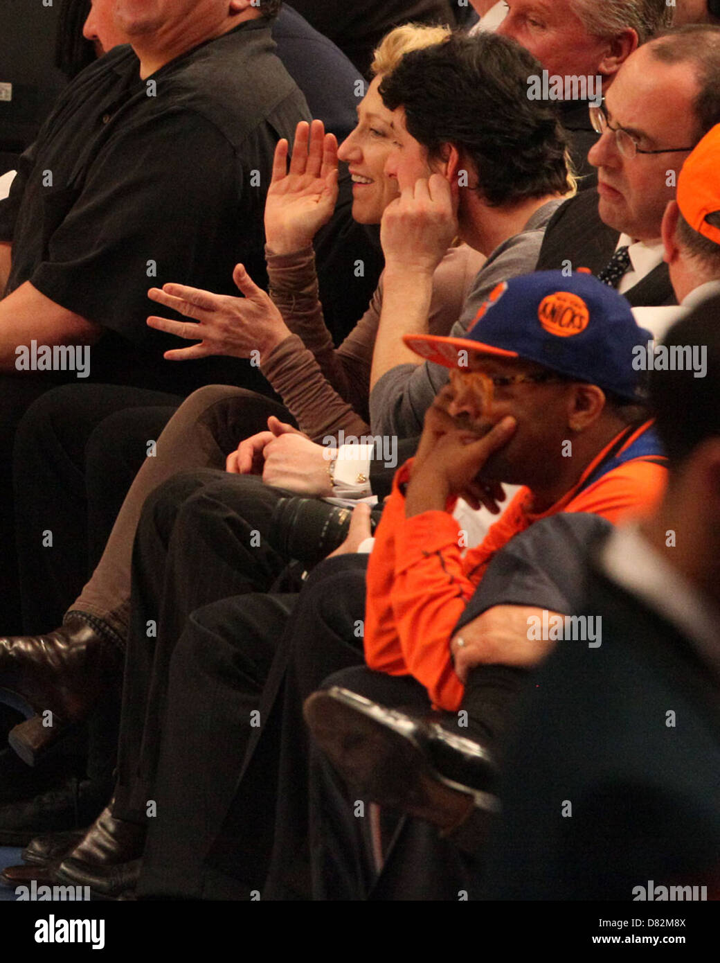 Steve Schirripa, Edie Falco and Spike Lee New York Knicks Vs Sacramento  Kings at Madison Square Garden New York City, USA Stock Photo - Alamy