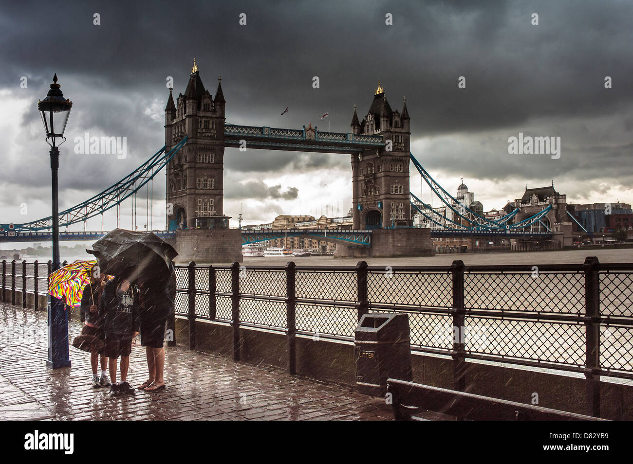 umbrellas london bridge,OFF