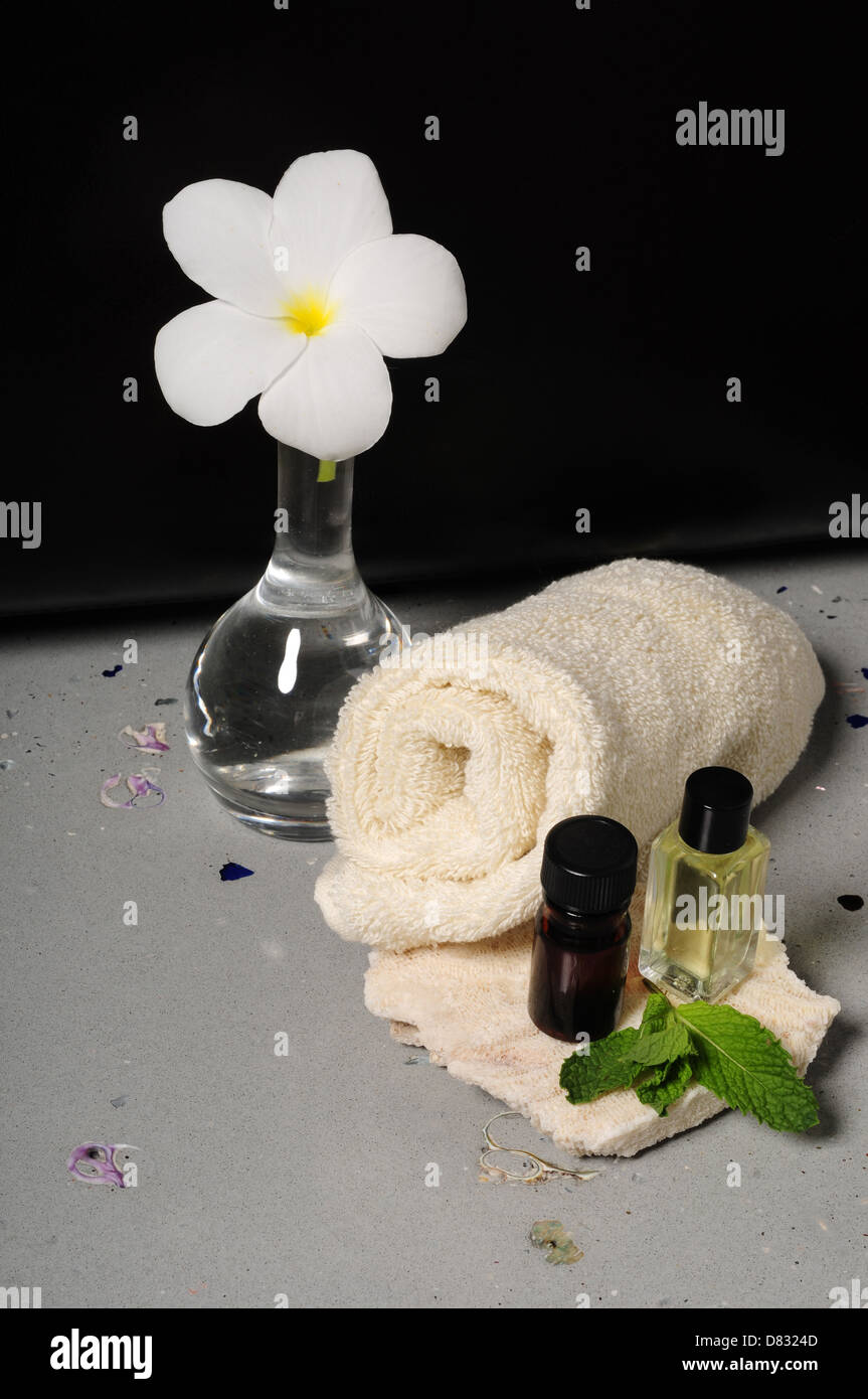 Essential oils and towels and frangipani flower Stock Photo Alamy