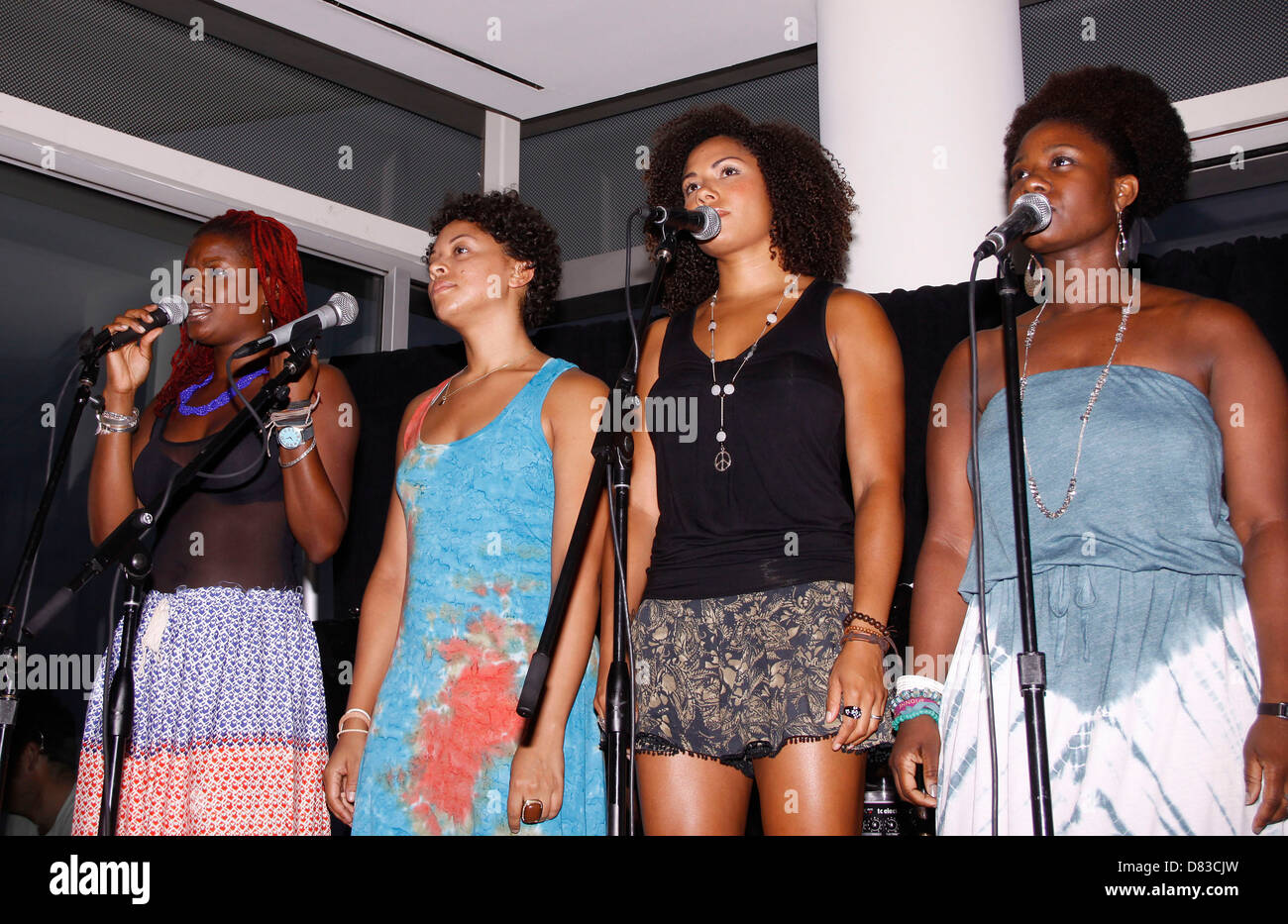 Lulu Fall, Shaleah Adkisson,Tanesha Ross and Phyre Hawkins The cast of the  national tour of the Broadway musical 'Hair' hold a Stock Photo - Alamy
