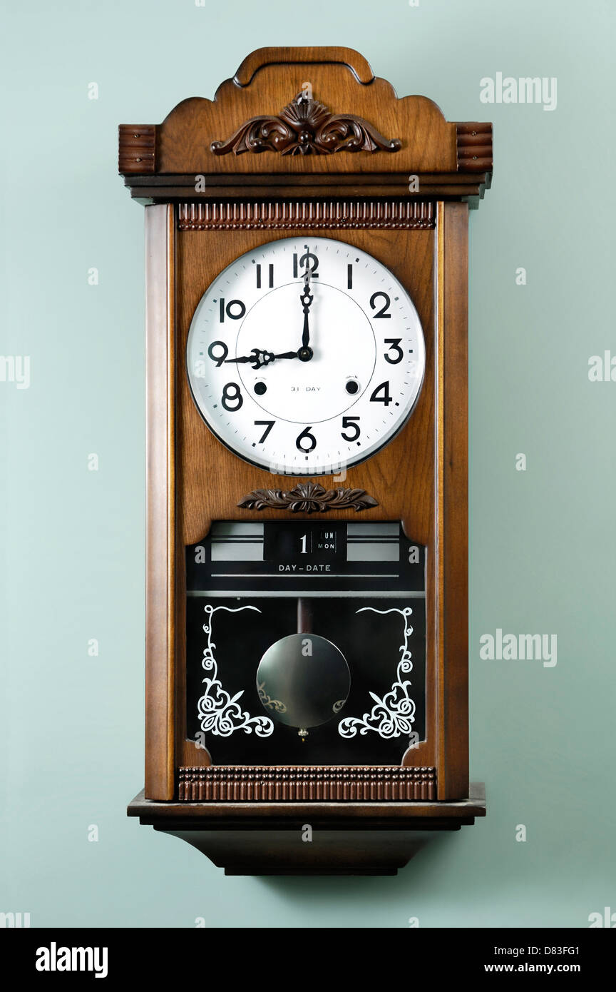 Pendulum clock antique hires stock photography and images Alamy