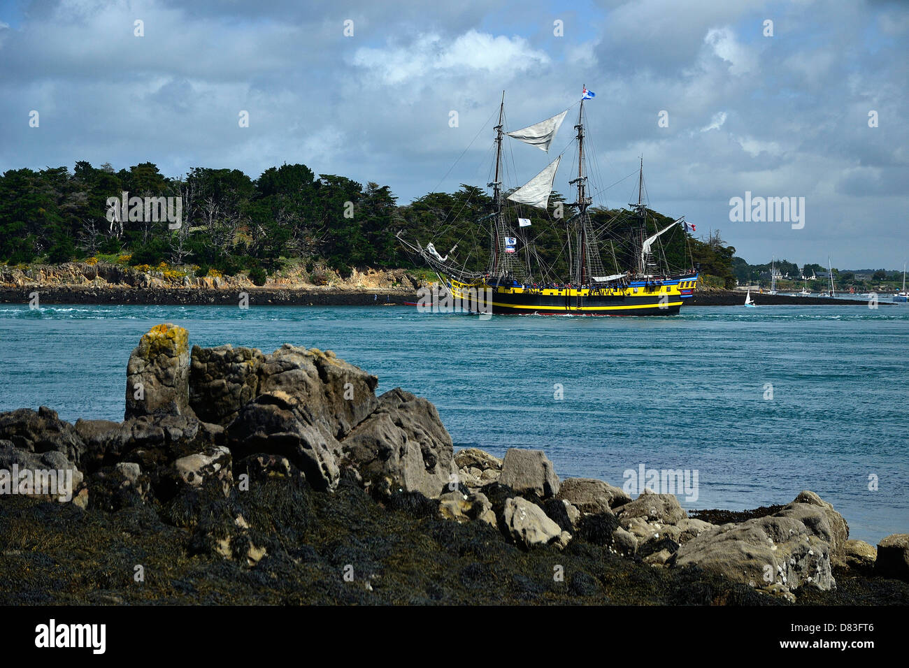 Etoile du Roy (Initial name : The Grand Turk) three-masted frigate (St Malo harbor), here sailing in front of 'Ile Longue'. Stock Photo