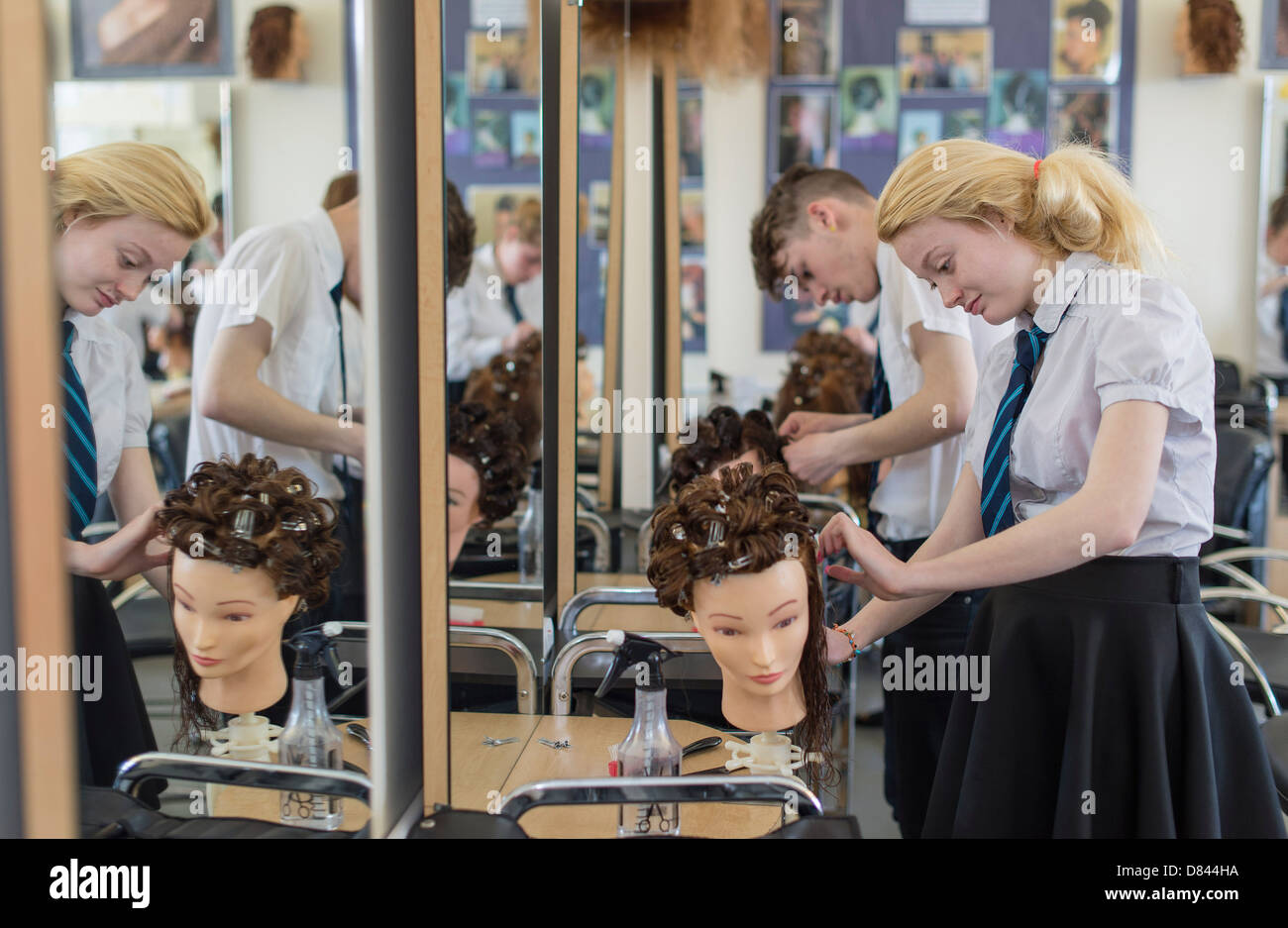 Beauty school hi-res stock photography and images - Page 3 - Alamy