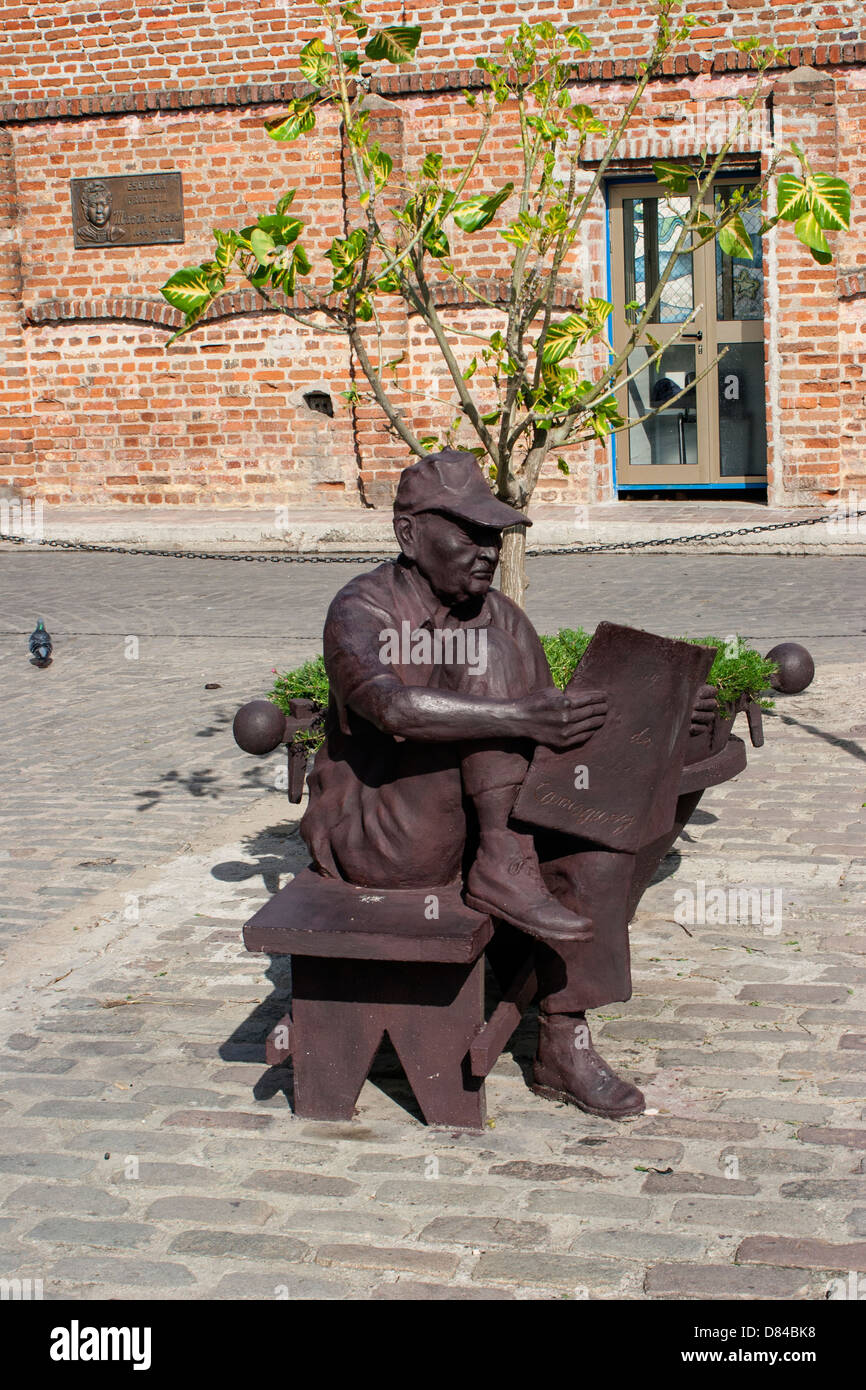 Man on bench bronze sculpture hires stock photography and images Alamy
