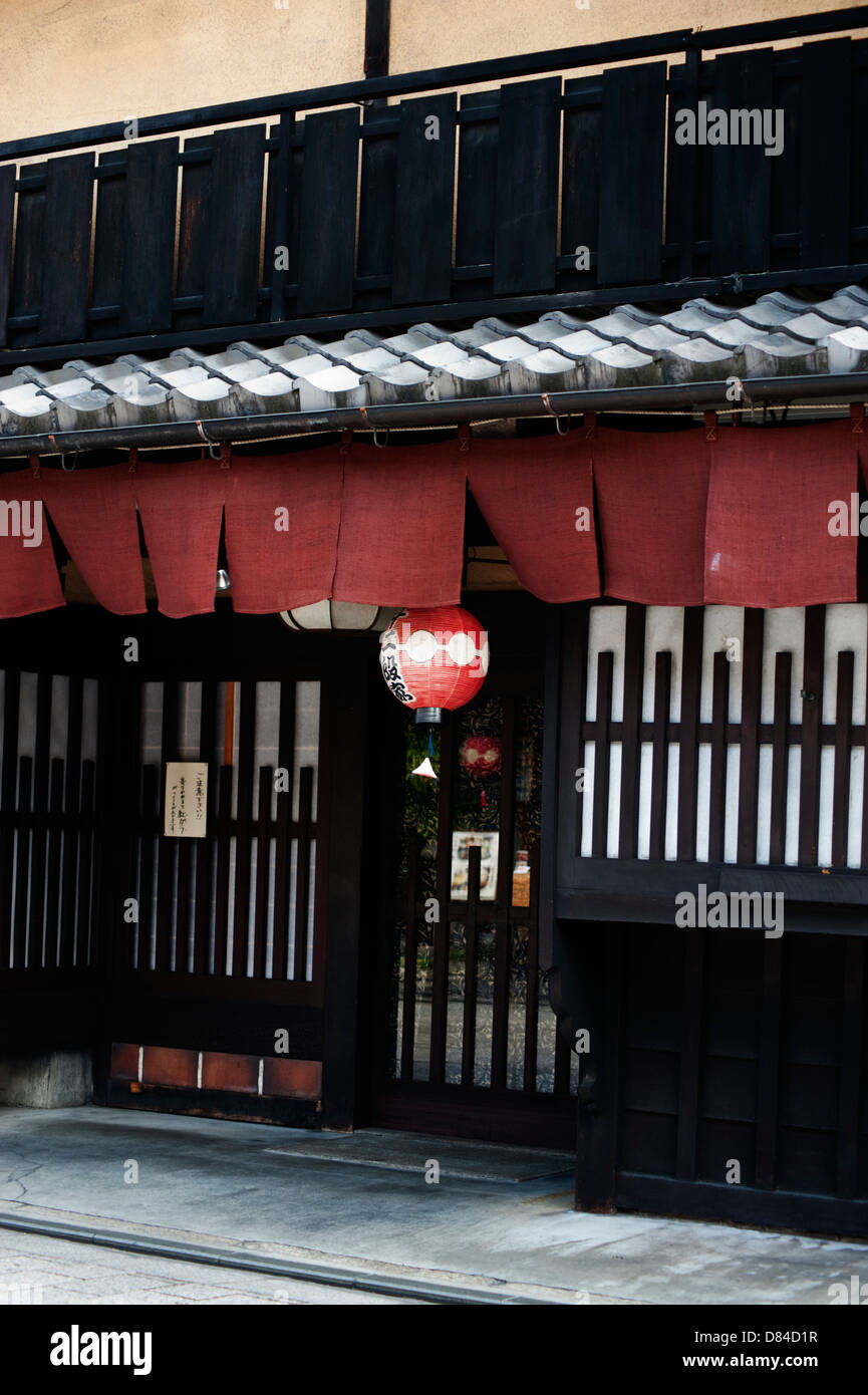Traditional shopfront hi-res stock photography and images - Alamy