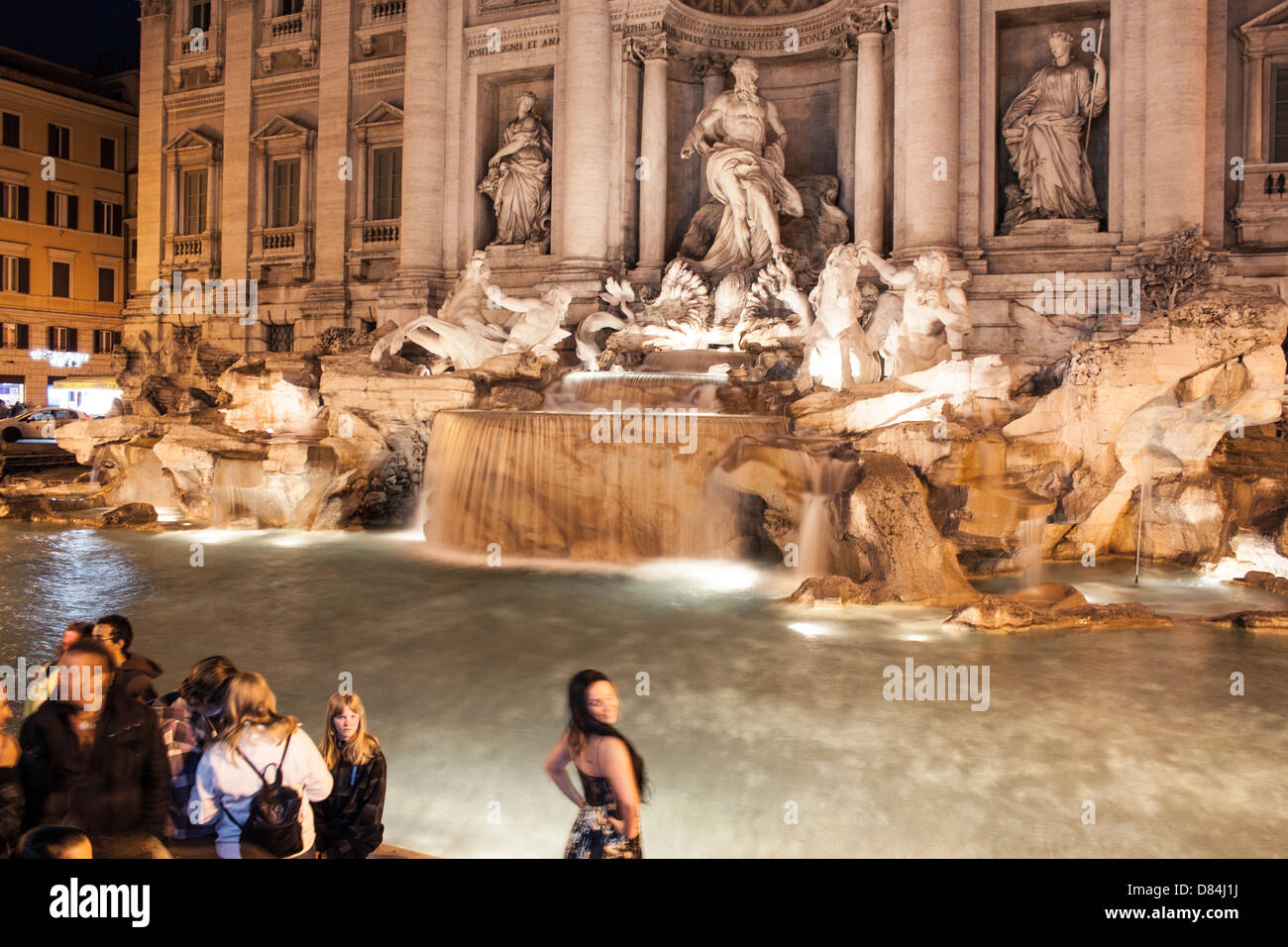 La Fontana De Trevi De Noche El Renovat Esplendor De La Fontana Di