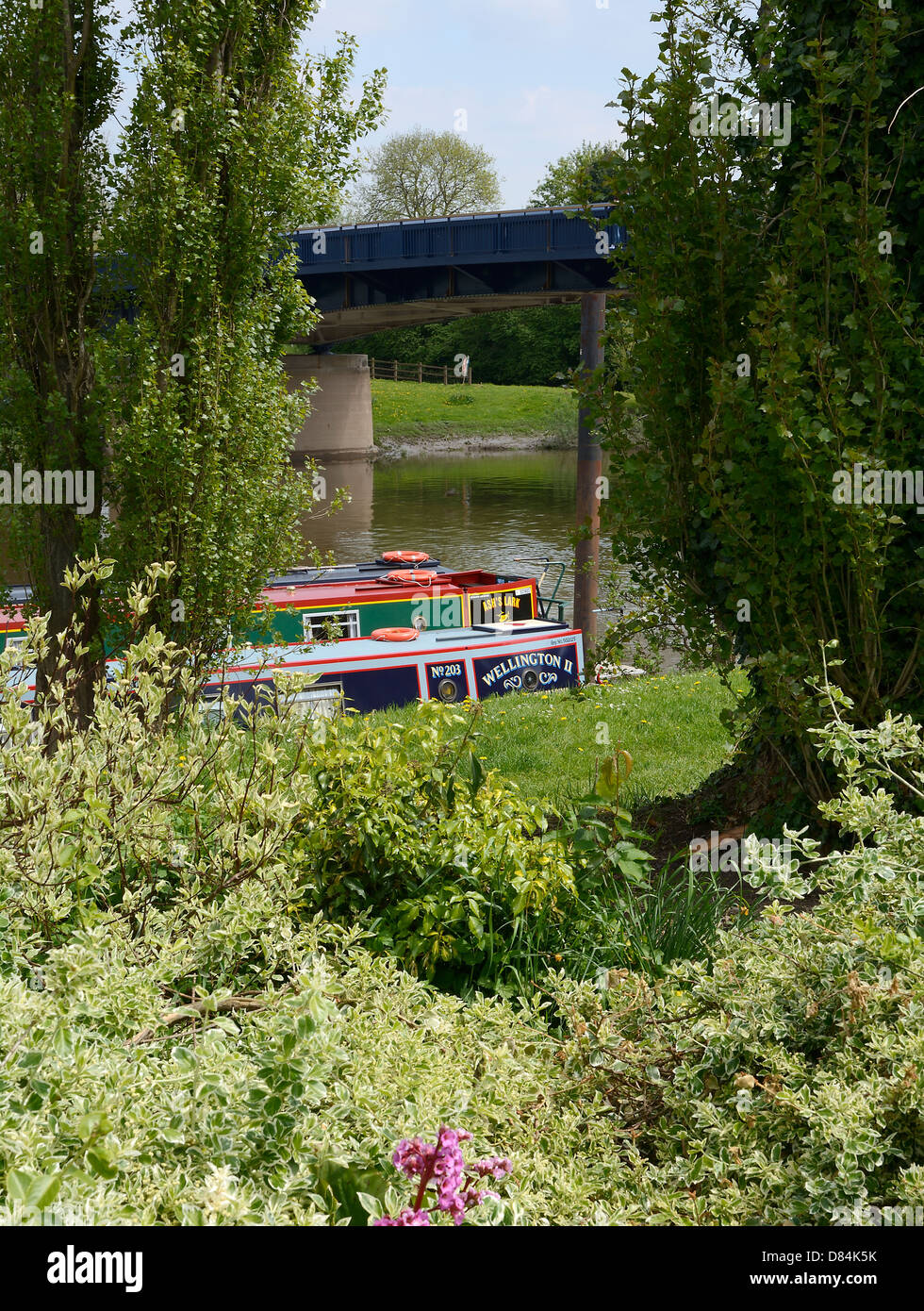 RIVER TRAFFIC ON THE RIVER SEVERN AT UPTON ON SEVERN IN