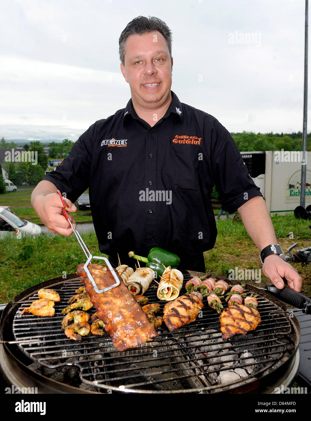 Michael Hoffmann, team boss of Grillteam Gut Glut e.V., presents spare ribs on his grill during the 18th German grill championship in Goeppingen, Germany, 19 May 2013. Hoffman succeeds in defending his championship title from former year, among 32 other teams. PHOTO: DANIEL MAURER Stock Photo