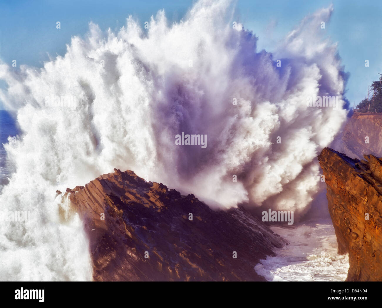 Crashing beachshore coastal hi-res stock photography and images - Alamy