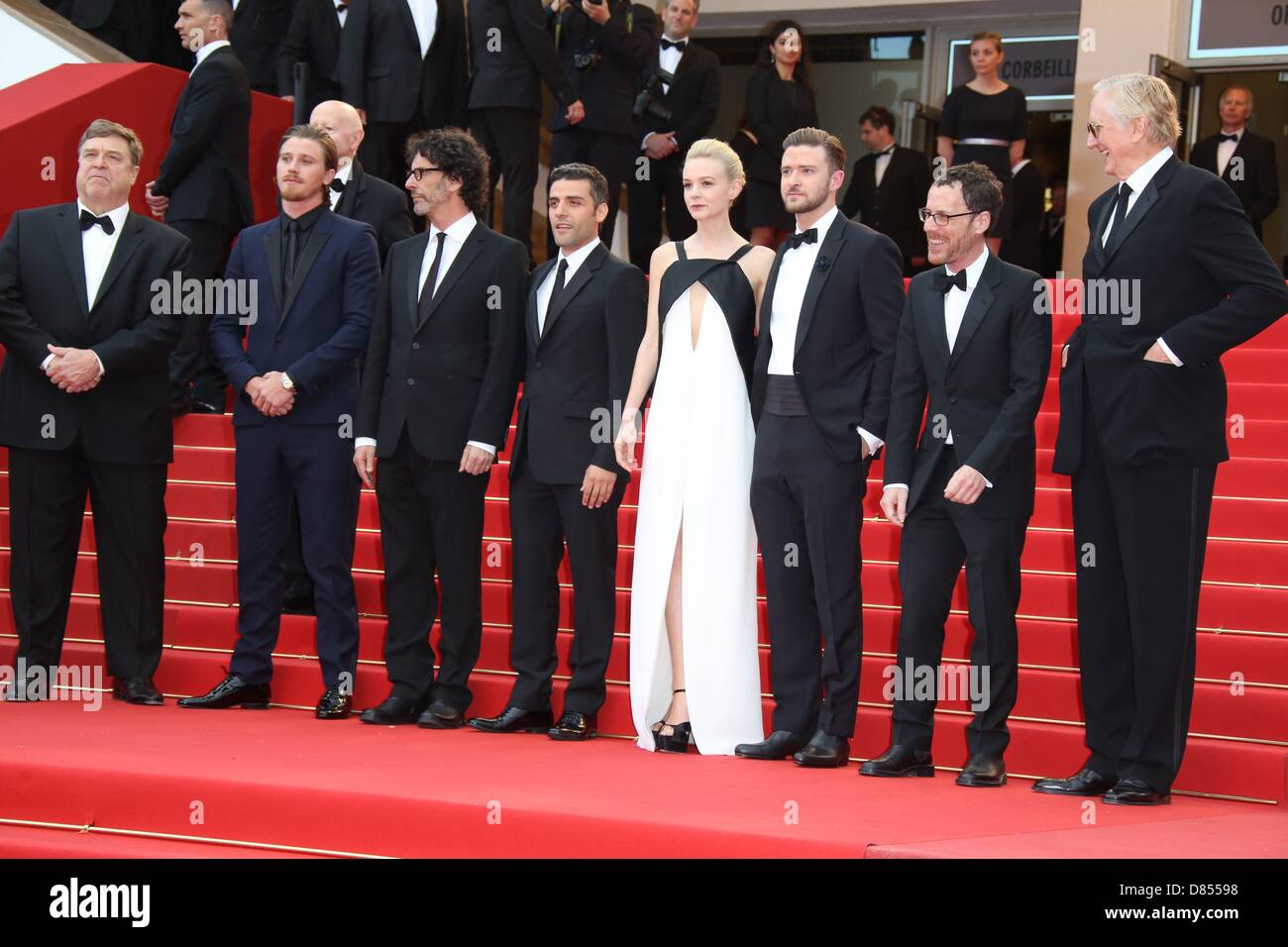 Cannes, France. 19th May 2013. Actor John Goodman (l-r), festival director Thierry Fremaux, Gilles Jacob, actor Garrett Hedlund, director Joel Coen, actors Oscar Isaac, Carey Mulligan, Justin Timberlake and director Ethan Coen attend the premiere of 'Inside Llewyn Davis' during the the 66th Cannes International Film Festival at Palais des Festivals in Cannes, France, on 19 May 2013. Photo: Hubert Boesl/dpa/Alamy Live News Stock Photo