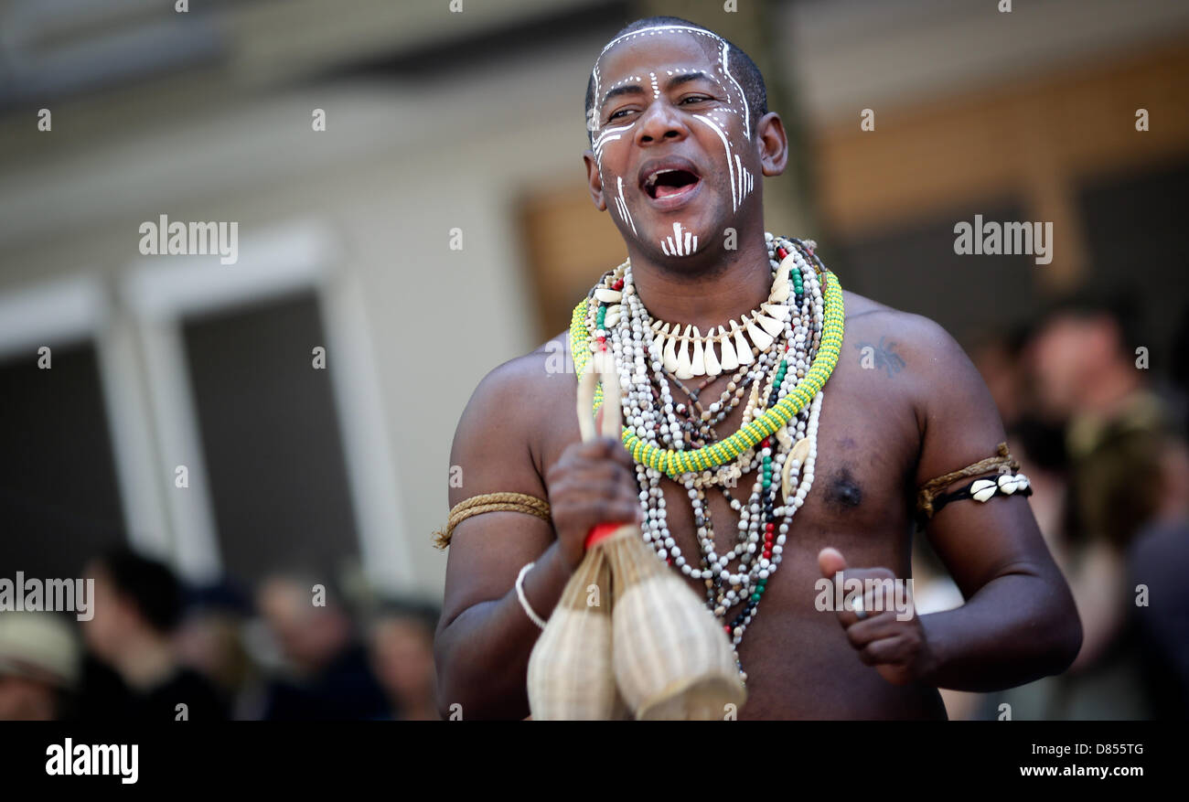 Berlin, Germany. 19th May 2013. An African dancer participates in the annual Carnival of Cultures in Berlin, Germany, 19 May 2013. The colourful and loud procession moves through the district of Kreuzberg. Photo: Kay Nietfeld/dpa/Alamy Live News Stock Photo