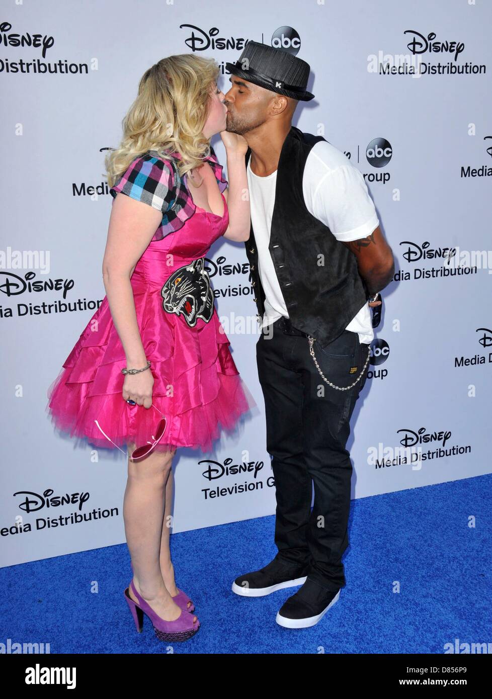 Paget Brewster And Shemar Moore Kiss Paget Brewster And Shemar Moore Kiss
