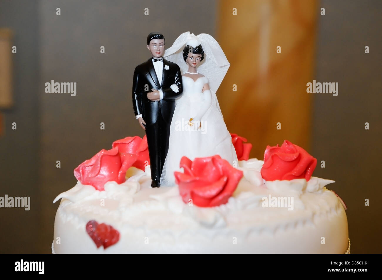 Black couple wedding cake hi-res stock photography and images - Alamy
