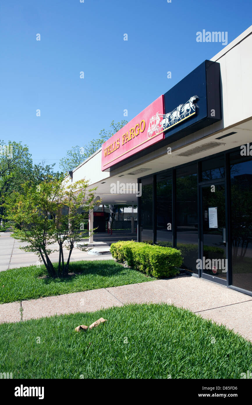 A view of a drive up branch of Wells Fargo in Austin, Texas Stock Photo