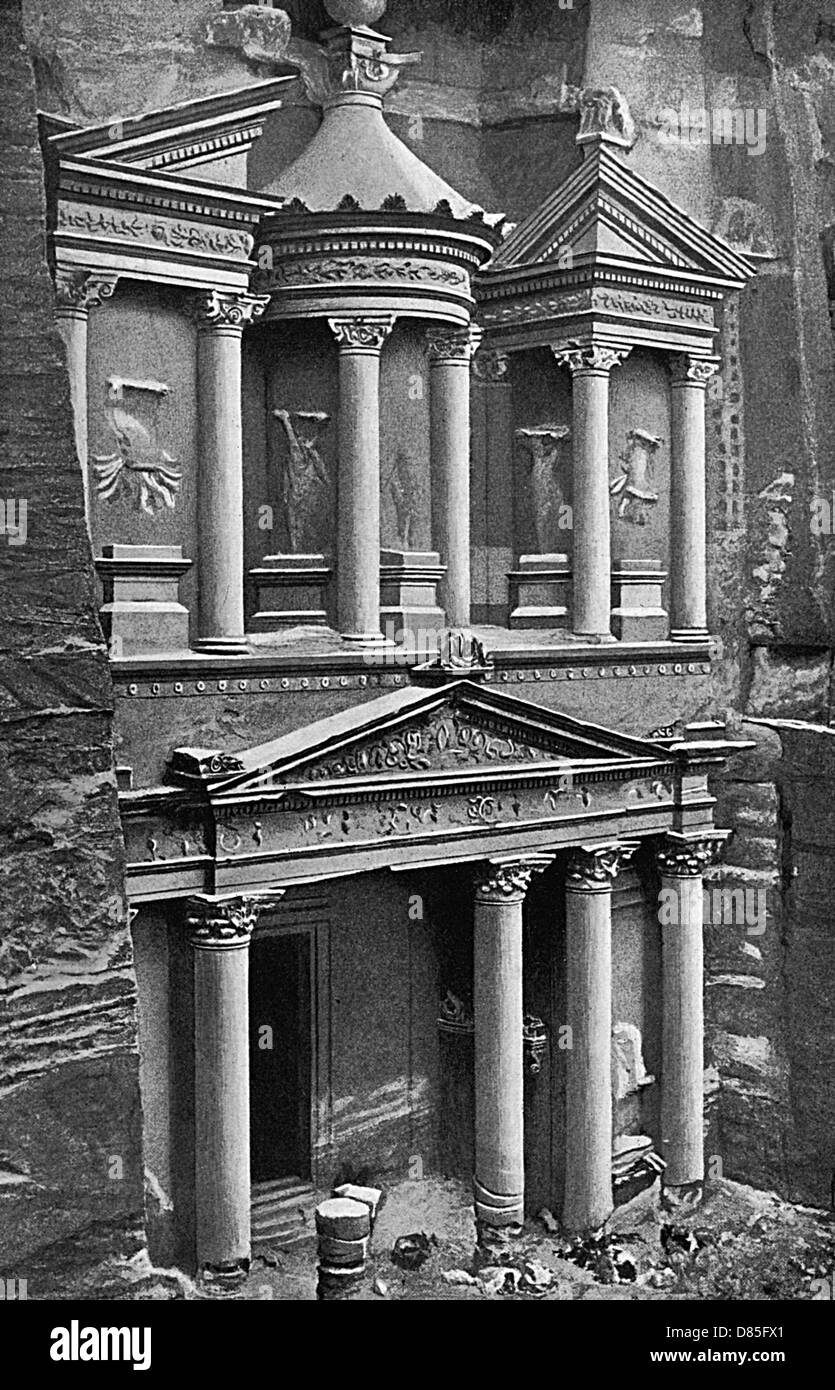 Jordan Petra Black and White Stock Photos & Images - Alamy