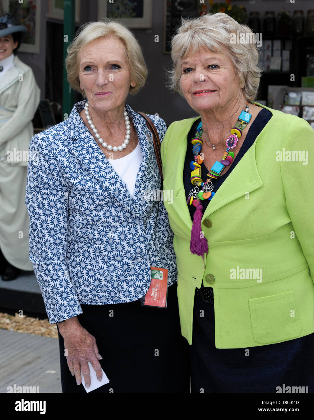 London, UK, 20/05/2013 : 2013 RHS Chelsea Flower Show. Mary Berry and Judith Chalmers. Picture by Julie Edwards Stock Photo