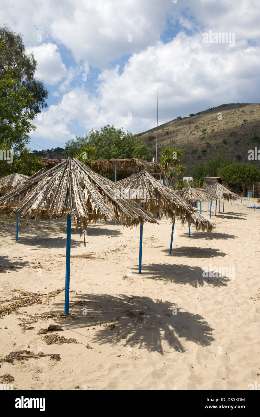 Beach taverna crete hi-res stock photography and images - Alamy