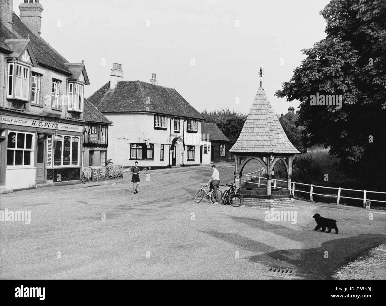 Bovingdon herts hires stock photography and images Alamy