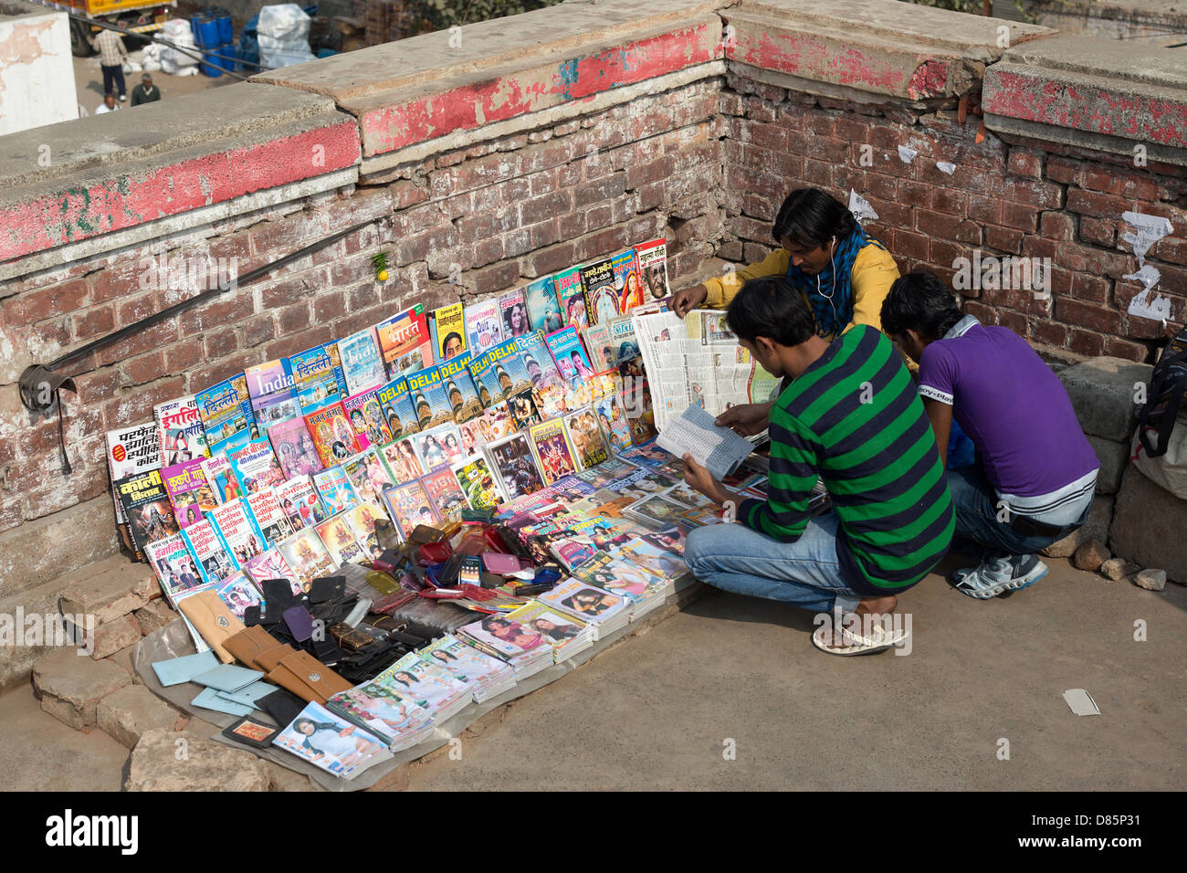 India, Uttar Pradesh, New Delhi, magazine vendor near Delhi Railway station Stock Photo