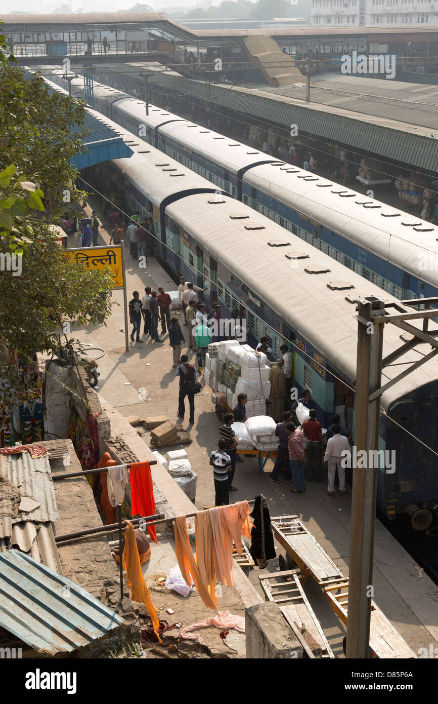 Delhi train platform hires stock photography and images Alamy