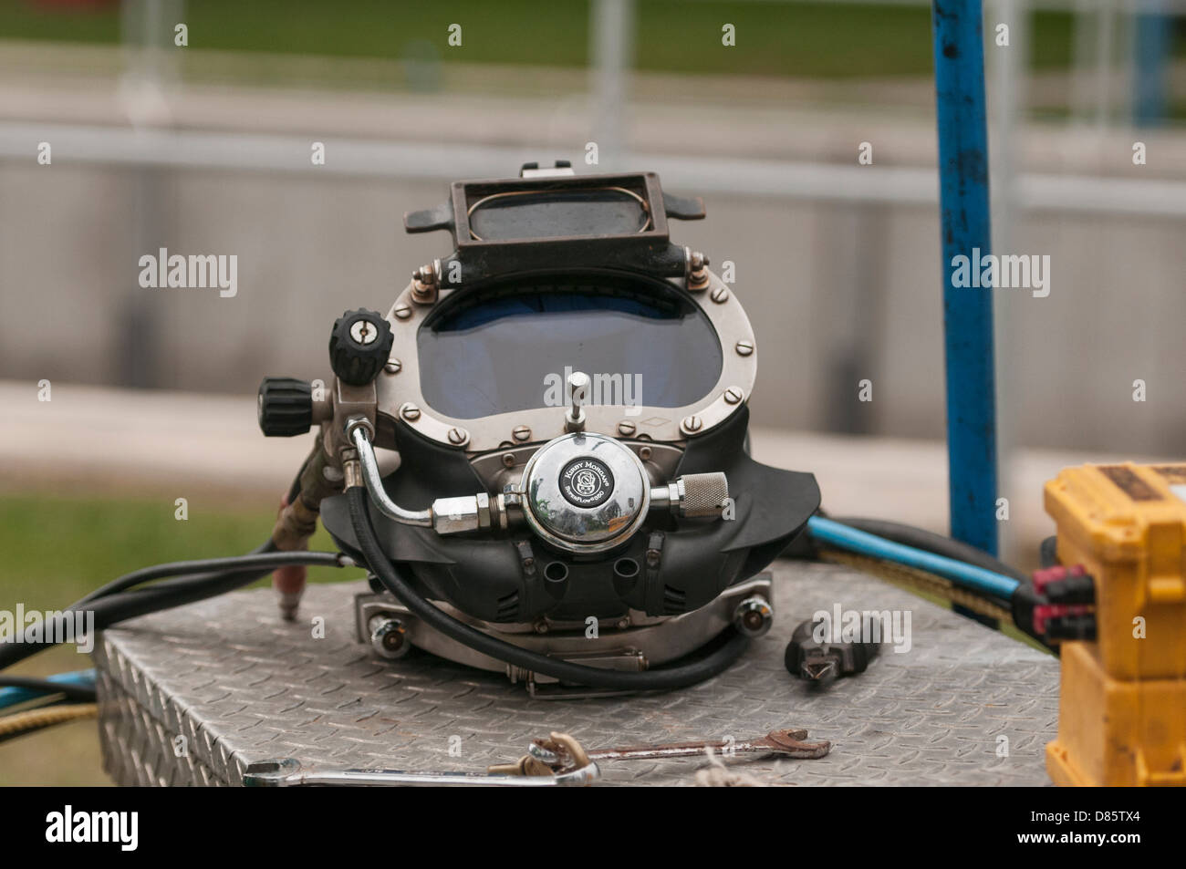 Divers helmet hi-res stock photography and images - Alamy