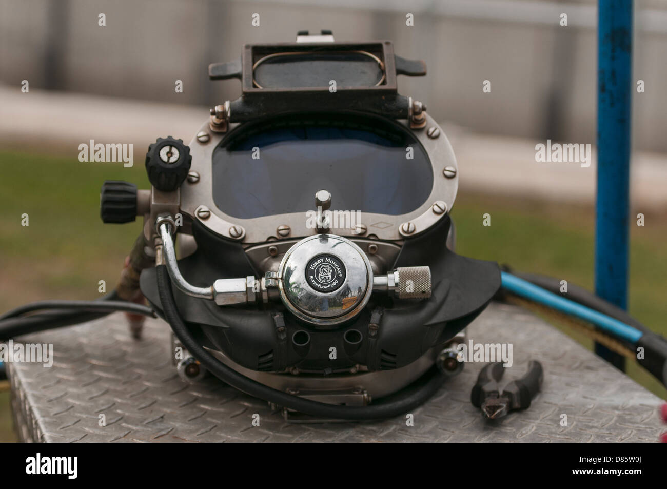 Divers helmet hi-res stock photography and images - Alamy