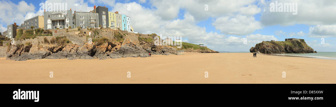 The beach beneath The Esplanade at Tenby, in West Wales Stock Photo