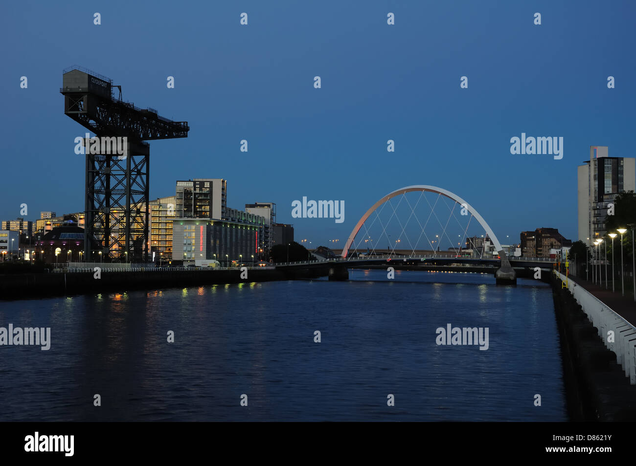 River Clyde, Finnieston Crane and Squinty bridge in Glasgow, at night. Stock Photo