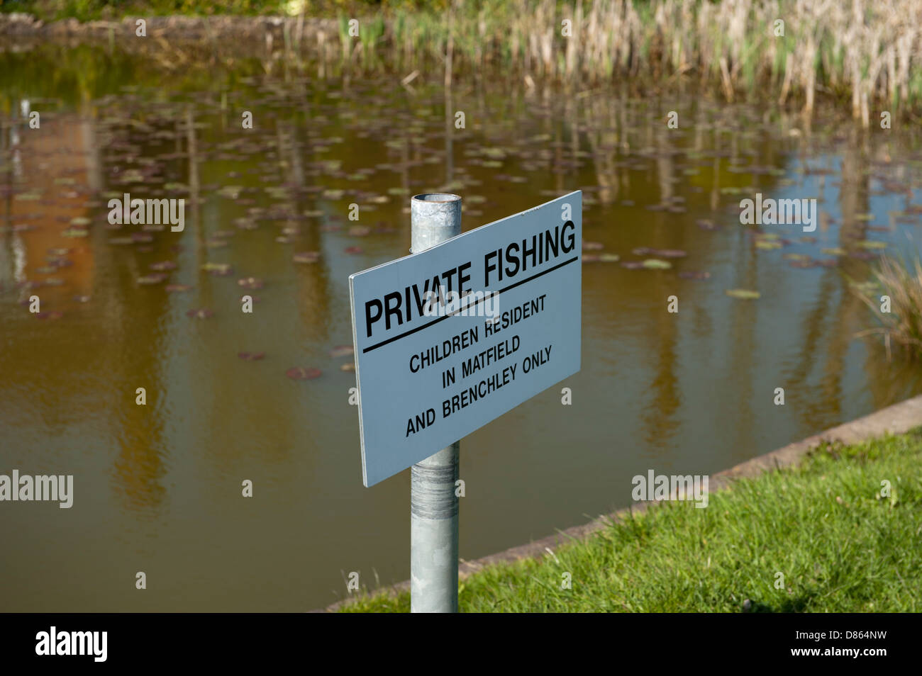 Residents only fishing notice in Kentish village of Matfield Stock Photo