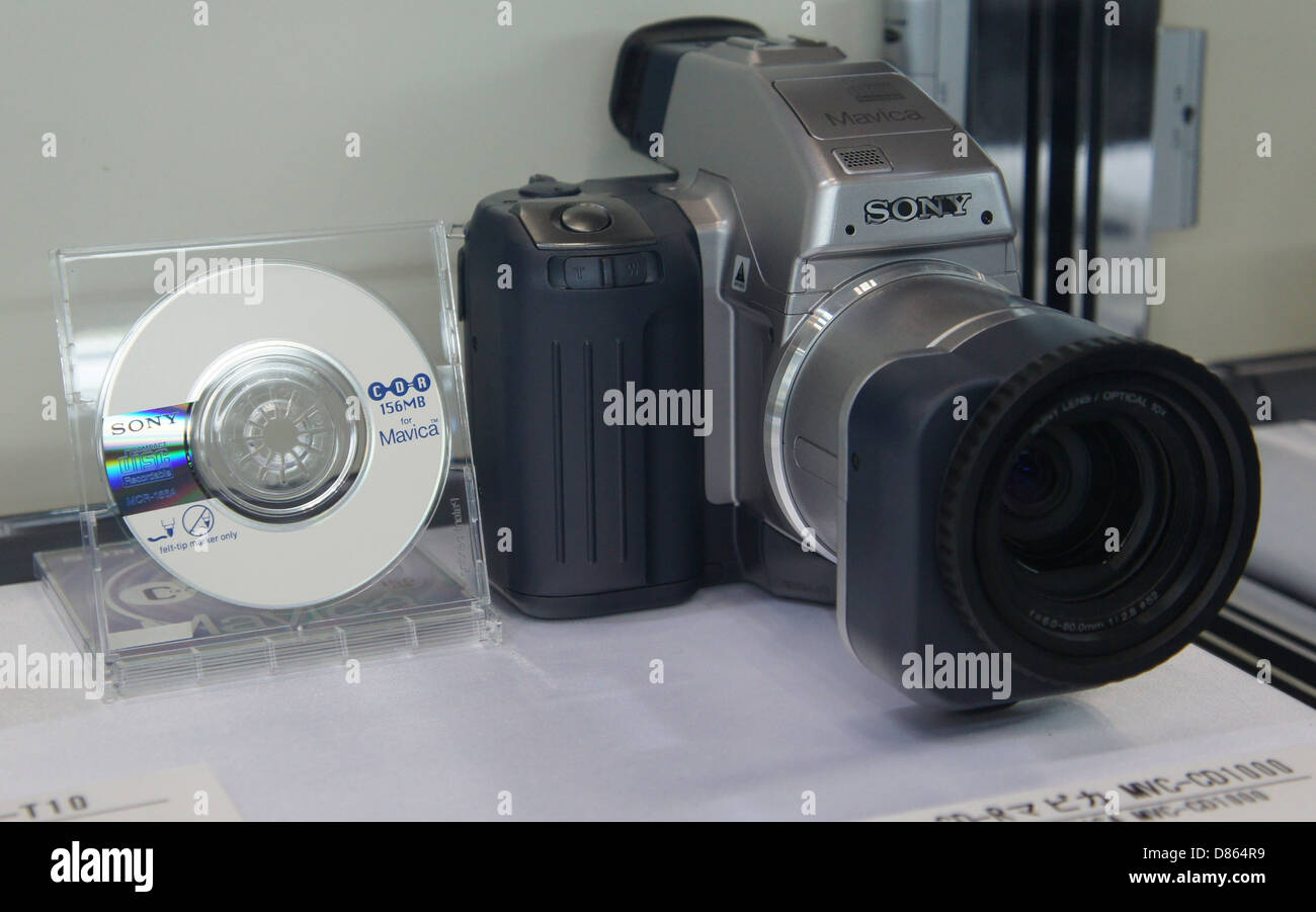 The Sony Mavica MVC-CD1000 is a digital camera that uses CD-R/RW media ...