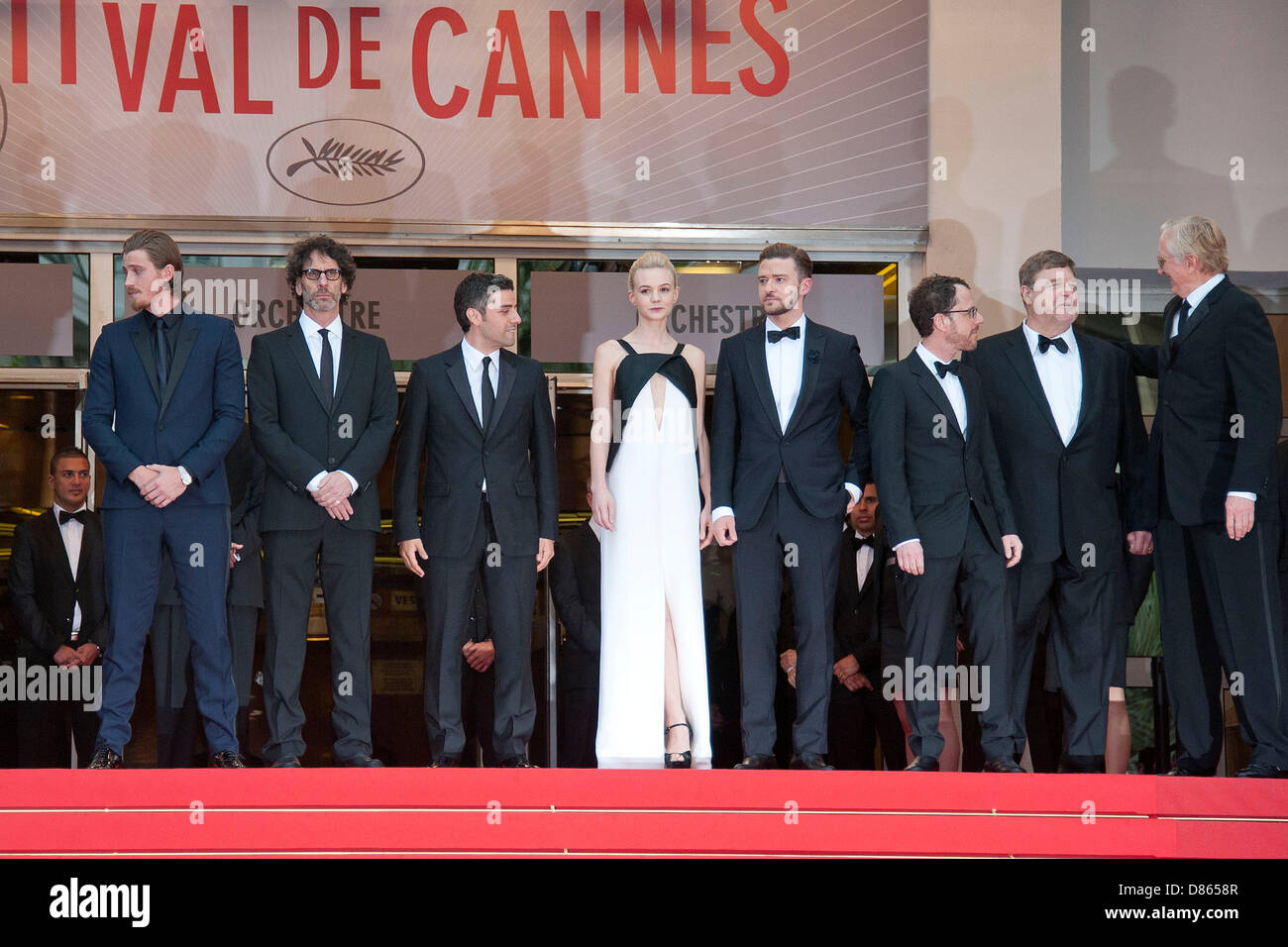 Cannes, France. 19th May, 2013. Actor Garrett Hedlund, director Joel Coen, actors Oscar Isaac, Carey Mulligan, Justin Timberlake, director Ethan Coen, John Goodman and musician and producer T Bone Burnett attending the 'Inside Llewyn Davis' premiere at the 66th Cannes Film Festival. May 19, 2013. Credit: dpa/Alamy Live News Stock Photo